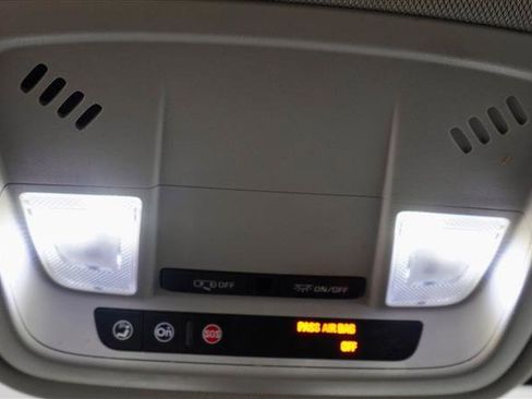 Used 2019 Chevrolet Traverse LT image 29