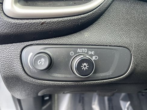 Used 2020 Chevrolet Trax LT w/ LT Convenience Package image 16