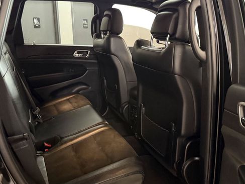 Used 2018 Jeep Grand Cherokee Altitude AWD/4WD image 19