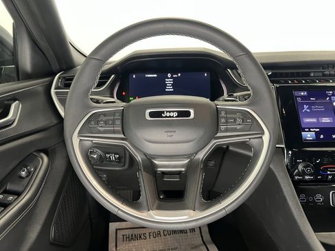 Used 2024 Jeep Grand Cherokee Altitude image 13