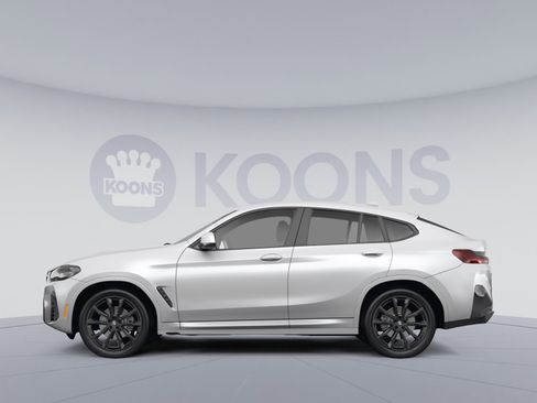 Used 2024 BMW X4 xDrive30i image 2