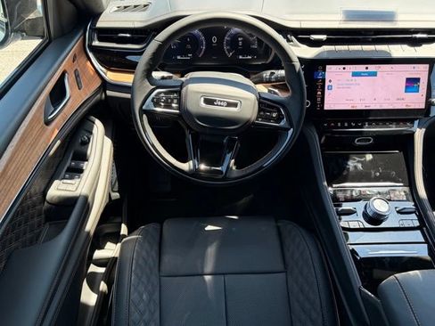 New 2026 Jeep Grand Cherokee Summit AWD/4WD image 36