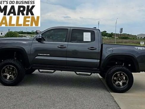Used 2019 Toyota Tacoma TRD Off-Road AWD/4WD image 5