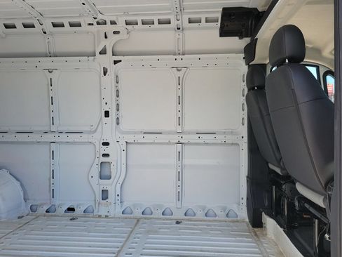 Used 2025 RAM ProMaster 2500 w/ Convenience Group FWD image 9
