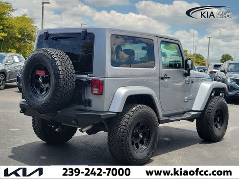 Used 2017 Jeep Wrangler Sahara w/ Connectivity Group AWD/4WD image 6