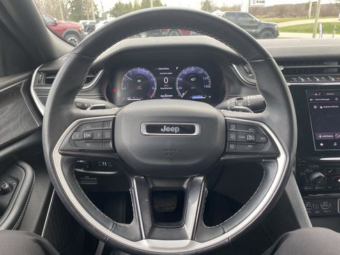 Used 2022 Jeep Grand Cherokee Altitude AWD/4WD image 18