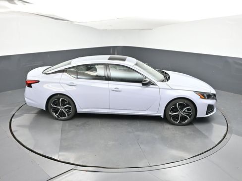 New 2025 Nissan Altima 2.5 SR image 39