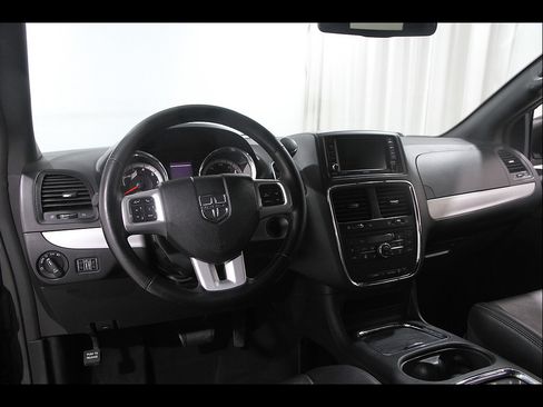 Used 2019 Dodge Grand Caravan GT FWD image 6