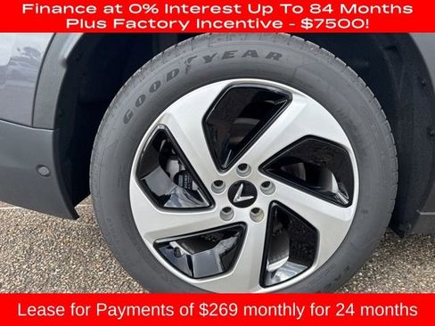 New 2025 VinFast VF 8 Eco image 9