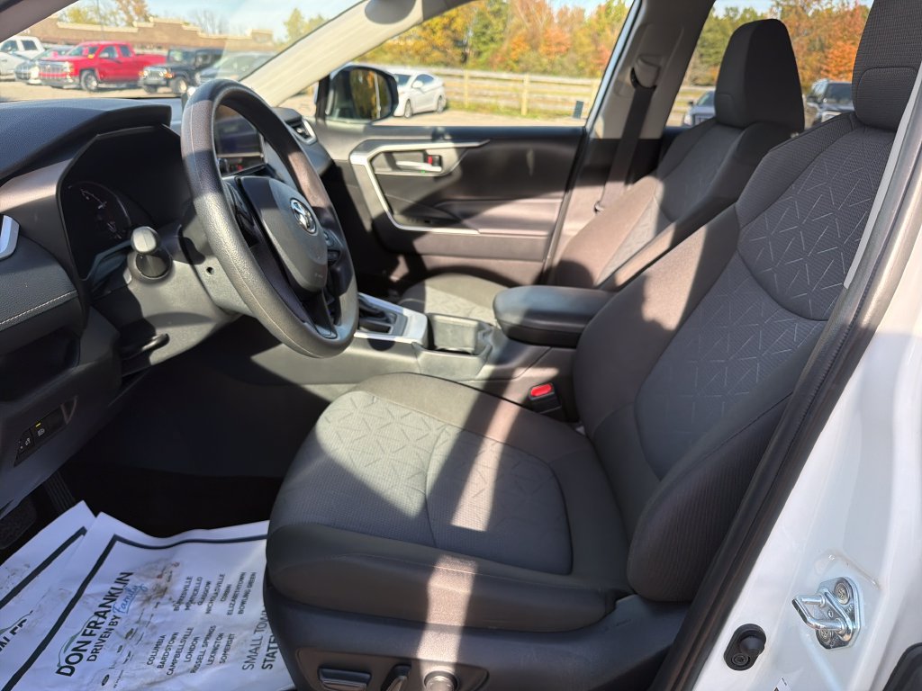 Used 2025 Toyota RAV4 XLE FWD image 14