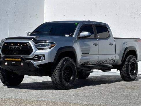 Used 2022 Toyota Tacoma TRD Off-Road w/ TRD Premium Off Road Package AWD/4WD image 7