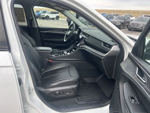 Used 2024 Jeep Grand Cherokee Limited image 20