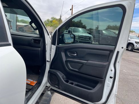 Used 2020 Nissan Titan PRO-4X w/ Pro-4x Convenience Package AWD/4WD image 18