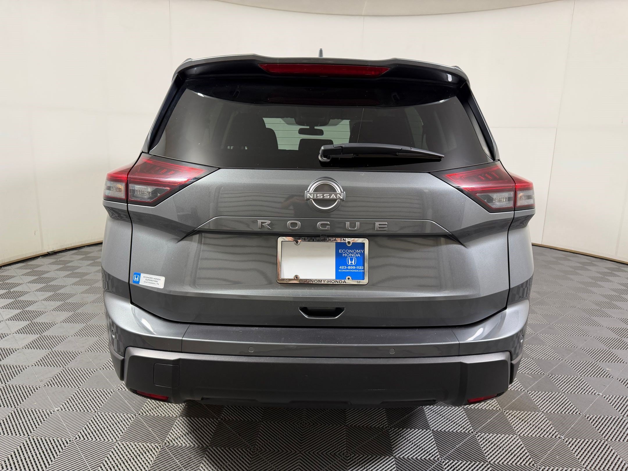 Used 2025 Nissan Rogue SV FWD image 8