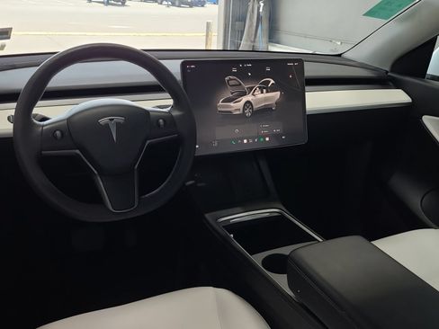 Used 2022 Tesla Model Y Long Range AWD/4WD image 6