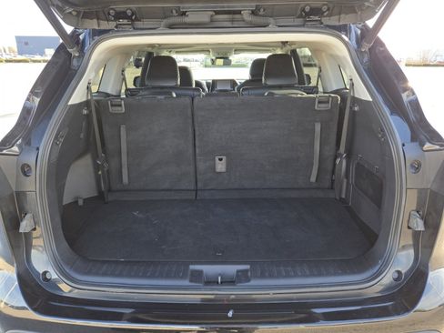 Used 2021 Toyota Highlander XLE image 18