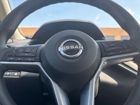 Used 2025 Nissan Altima 2.5 SV FWD image 28