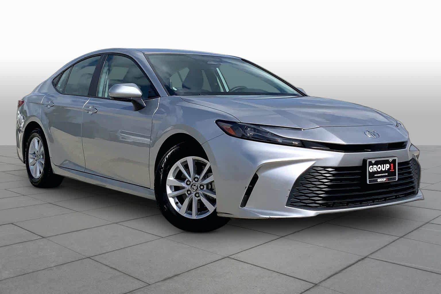 Used 2025 Toyota Camry LE FWD image 3