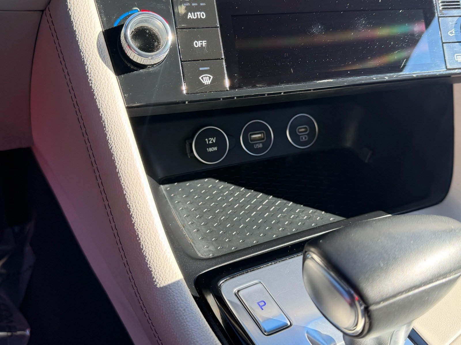 Used 2025 Genesis G70 2.5T RWD image 14