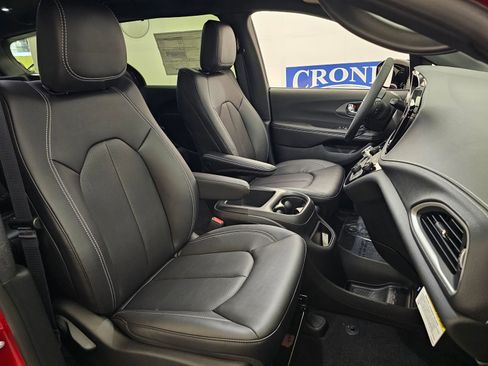 New 2026 Chrysler Pacifica Select image 29