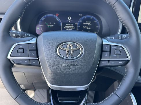 New 2026 Toyota Highlander Limited AWD/4WD image 21