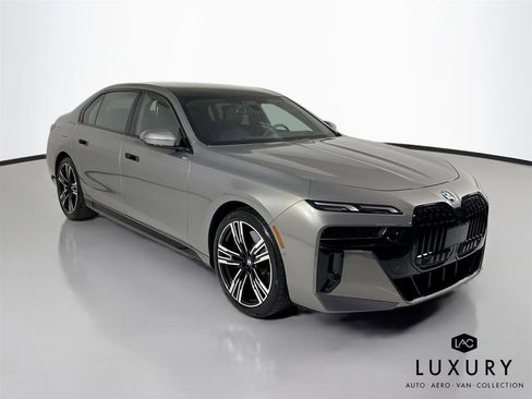 Used 2023 BMW 760i xDrive image 3
