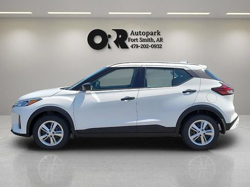 Used 2025 Nissan Kicks Play S FWD image 3