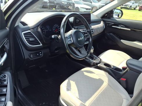 Used 2023 Kia Seltos EX AWD/4WD image 6