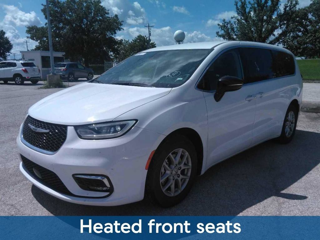 Used 2024 Chrysler Pacifica Touring-L FWD image 8