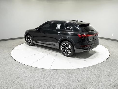 Used 2024 Audi Q8 e-tron Premium Plus w/ Premium Plus Package AWD/4WD image 31