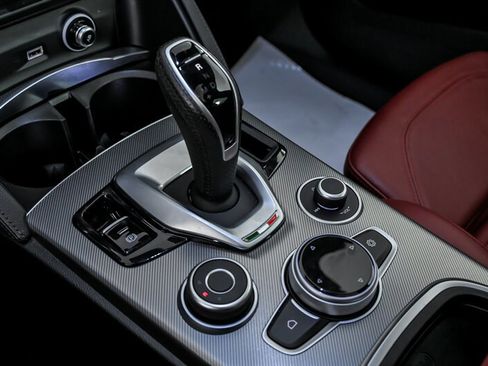 Used 2022 Alfa Romeo Stelvio Veloce image 30