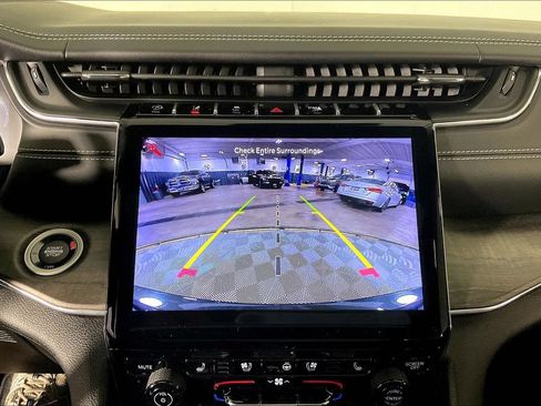 Used 2024 Jeep Grand Cherokee Overland w/ Trailer Tow Package AWD/4WD image 29