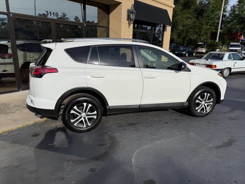 Used 2018 Toyota RAV4 LE image 4