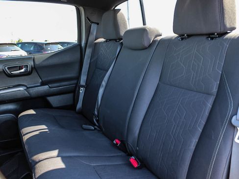 Used 2017 Toyota Tacoma TRD Sport w/ Tow Package image 18