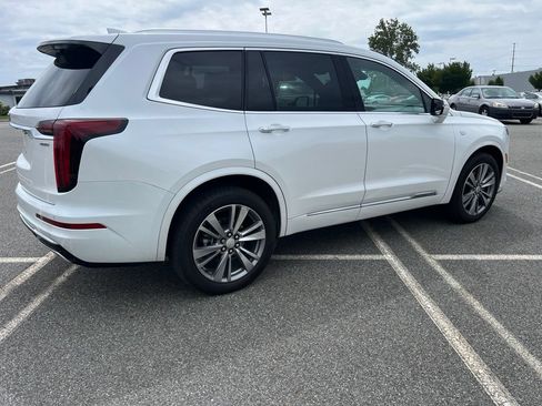 Used 2024 Cadillac XT6 Premium Luxury AWD/4WD image 4
