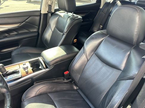 Used 2015 INFINITI Q70 L 5.6 w/ V8 Deluxe Technology Package RWD image 23