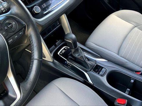 Used 2024 Toyota Corolla Cross SE image 16