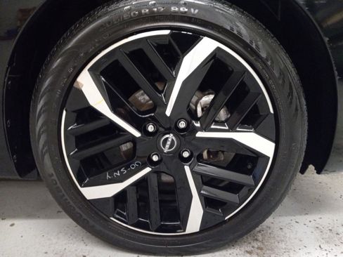 Used 2024 Nissan Versa SR image 4