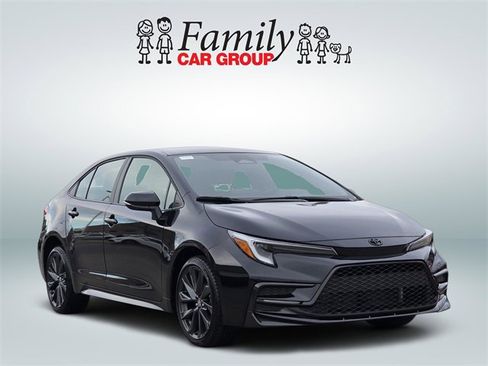 Used 2025 Toyota Corolla SE image 2