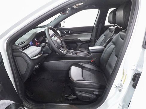 New 2026 Jeep Compass Latitude image 9