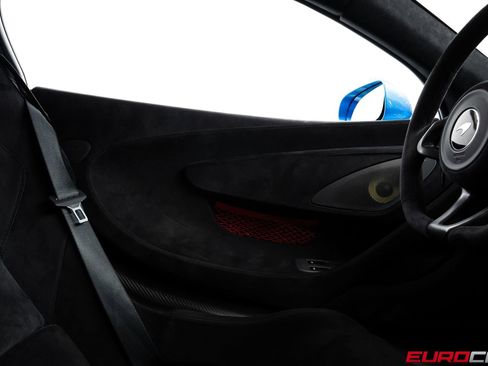 Used 2020 McLaren 620R RWD image 34