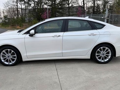 Used 2020 Ford Fusion SE FWD image 2