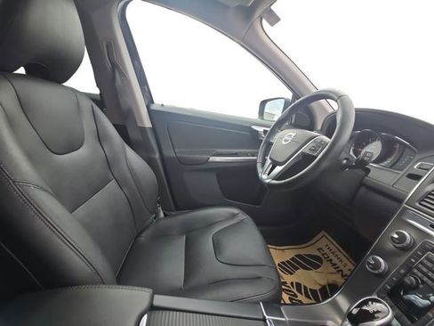 Used 2016 Volvo XC60 T6 w/ Proximity Package image 16