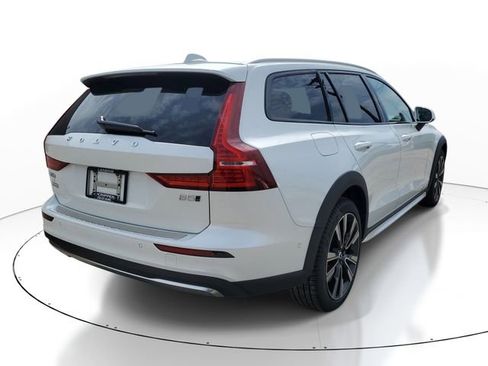 New 2026 Volvo V60 B5 Cross Country Ultra w/ Protection Package Premier AWD/4WD image 4