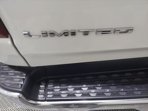 Used 2019 RAM 1500 Limited AWD/4WD image 3