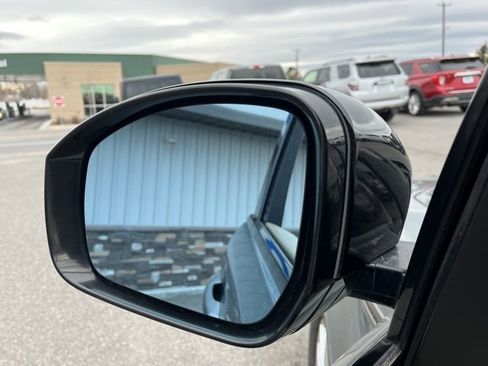 Used 2015 Land Rover Range Rover Sport SE image 27