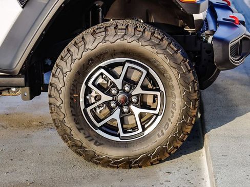 New 2025 Jeep Wrangler Unlimited Rubicon image 11