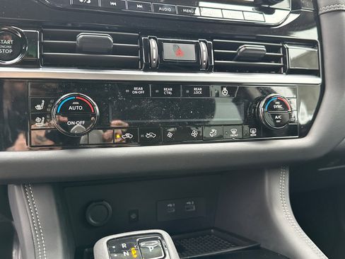 New 2025 Nissan Pathfinder Platinum image 34