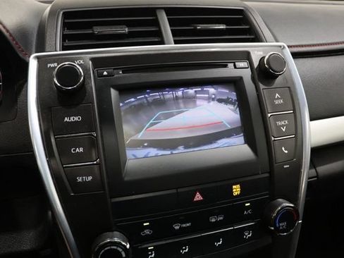Used 2016 Toyota Camry SE w/ Moonroof Package FWD image 23
