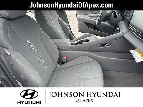 Used 2025 Hyundai Elantra Sport FWD image 20